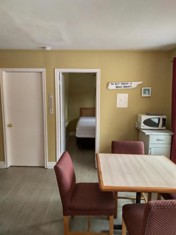 The Pinewood (Adults Only) Motel Lambton Shores Exterior photo